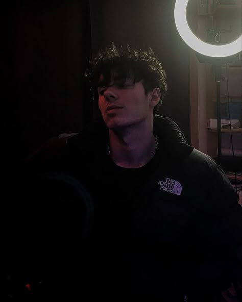 Daddy Aesthetics, Miles Fuchs, Dark Masculine Aesthetic, Men Street Outfit, Dark Masculine, Twt Icon, Masculine Aesthetic, Haircut Curly Hair, Men Haircut Curly Hair