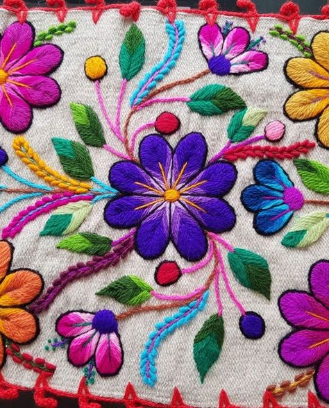 Mexican Embroidery Designs, Flowers Hand Embroidery, Basic Hand Embroidery Stitches, Clothes Embroidery Diy, Mexican Embroidery, Bead Embroidery Patterns, Embroidered Art, Hand Work Embroidery, Embroidery Works