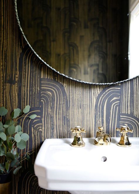 Dark Powder Room, Moody Powder Room, Wallpaper Powder Room, Modern Powder Rooms, Moody Wallpaper, Powder Room Wallpaper, Diy Bathroom Storage, Seattle Homes, Powder Room Design