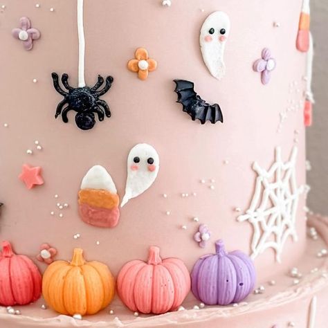 Crispy Critter Bakes on Instagram: "Because the first day of October is almost here 🫶🏽👻🕸️ Message for orders & inquiries! ••••• #buttercream #buttercreamcake #spookyseason #spookycake #twotiercake #sanantoniobaker #sanantoniocakes #cake" Two Spooky Cake, Spooky One Smash Cake, Cute Halloween Cakes, First Day Of October, Spooky Cake, Halloween 1st Birthdays, Spooky One, Two Tier Cake, Bento Cake