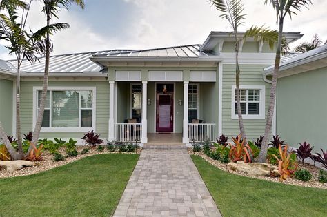 23 Landscape Ideas to have a Good Appeal for Front Yard Florida Home Paint Colors Exterior, Tropical Home Exterior Paint Colors, Tropical Exterior House Colors, Florida House Exterior, Home Exterior Colors, Florida Homes Exterior, Tropical Exterior, Beach Cottage Exterior, Porch Landscaping