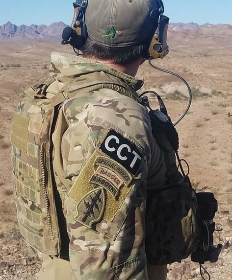 Us Army Special Forces Green Beret, Green Berets Special Forces Army, Green Berets Special Forces, Us Army Special Forces, Air Force Special Operations, Us Army Rangers, Special Forces Gear, Us Special Forces, Spec Ops