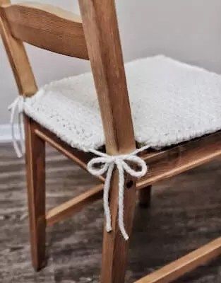 Crochet Chair Pad, Crochet Chair Cover, Crochet Chair, Chair Socks, Chair Back Covers, Handmade Chair, Dining Room Chair Covers, Crocheted Patterns, Patterned Chair