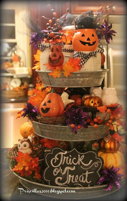 Priscillas: Halloween Galvanized Tiered Tray Three Tiered Basket, Galvanized Tiered Tray, Three Tiered Tray, Fall Tray, Casa Halloween, Image Halloween, Tier Trays, Tafel Decor, Adornos Halloween