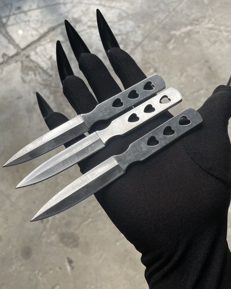 Knife Throwing Aesthetic, Throwing Knifes Draw, Aesthetic Knife, Self Defense Knife, Hidden Knife, Hidden Knives, Thigh Garter, Knife Aesthetic, Knife Drawing