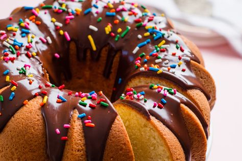 5 Ways to Tell When Your Cake Is Done | Kitchn Vanilla Bundt Cake, Dutch Oven Pot Roast, Cup Of Cake, Starbucks Vanilla, Nothing Bundt, Nothing Bundt Cakes, Donut Cake, Easy Finger Food, Sweet Potato Curry