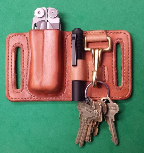 Leatherman sheath with penlight and key holder. Leatherman Sheath Pattern, How To Make Leather Knife Sheaths, Leatherman Sheath, Leather Edc Lanyard, Leather Lighter Case, Tool Sheath, Leatherman Tool, Leather Multitool Sheath, Leather Tool Roll