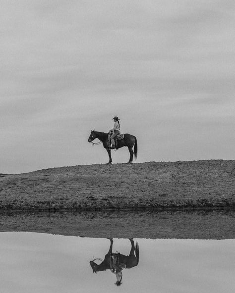 Black and White Imagery Black And White Cattle Photography, Black And White Western Pictures, Black And White Cowgirl Aesthetic, Black And White Horse Aesthetic, Black And White Aesthetic Country, Western Aesthetic Black And White, Black And White Country Aesthetic, Cowboy Black And White, Black And White Horse Photography