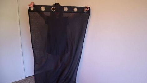 Want to know how to make a dress from a curtain? Check out this easy curtain dress tutorial. You won’t believe the stunning curtain dress revamp inspired by Geena Davis’ 2020 Oscar dress. Crop Top Diy Tutorial, Curtain Dress, Diy Crop Top, Make A Dress, Diy Apron, Shirt Tutorial, Geena Davis, Dress Tutorial, Princess Diy