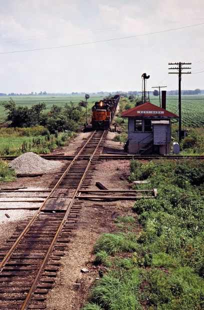 Milwaukee Road (East) by John F. Bjorklund – Center for Railroad Photography & Art Train Playground, Crow Moon, Road Photos, Railroad Images, Book Thief, Model Railway Track Plans, Milwaukee Road, Railroad History, Railroad Pictures