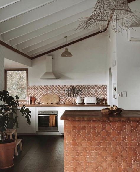 Terracotta Tile Kitchen, Small Kitchen Decoration, Encaustic Tiles, Terracotta Tile, Kitchen Backsplash Ideas, Tile Kitchen, Terracotta Tiles, Backsplash Ideas, Kitchen Decoration