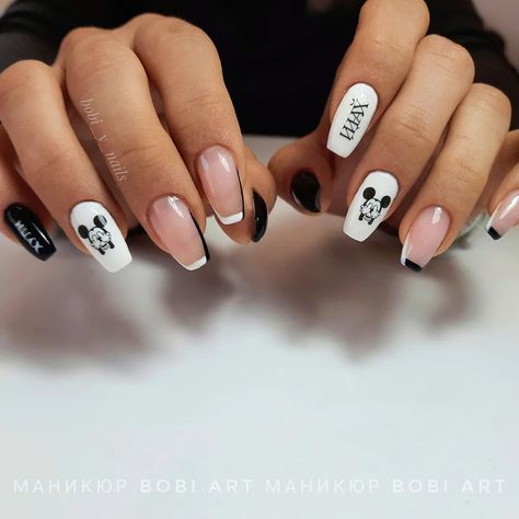 Black And White Manicure, White Manicure, Mickey Mouse Design, Design Nails, Gel Nails, Manicure, Nail Designs, Black And White, Nails