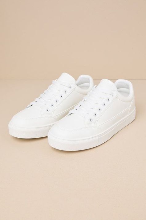 White Shoes Low Heel, Axo Philanthropy, Cute White Shoes, Leather Sneakers Outfit, Thrift Bundle, Tennis Shoes Womens, Classic White Sneakers, Mom Fits, Best White Sneakers