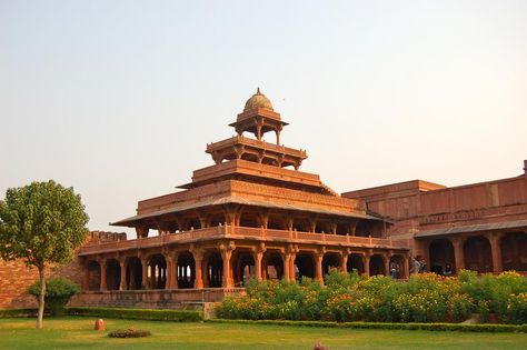 "Love is not only a Feeling to Enjoy, but a Promise to keep Forever." Make your #Promise comes true by visiting the Most #Ravishing Places to Visit In #Agra. #tajmahaltour #etajmahaltour #bestplacetovisitinagra #agra #tajmahal #travelsiteindia Fatehpur Sikri Architecture, Fatehpur Sikri, Wind Catcher, Persian Architecture, Valley Of Flowers, Medieval Architecture, North India, Travel Tourism, Uttar Pradesh