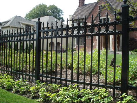 Metal Fence Ideas Wrought Iron, Metal Fence Ideas Steel, Diy Metal Fence, Metal Fence Design, Metal Fence Ideas, Black Fences, Rod Iron Fences, Ornamental Fence, Iron Railings Outdoor