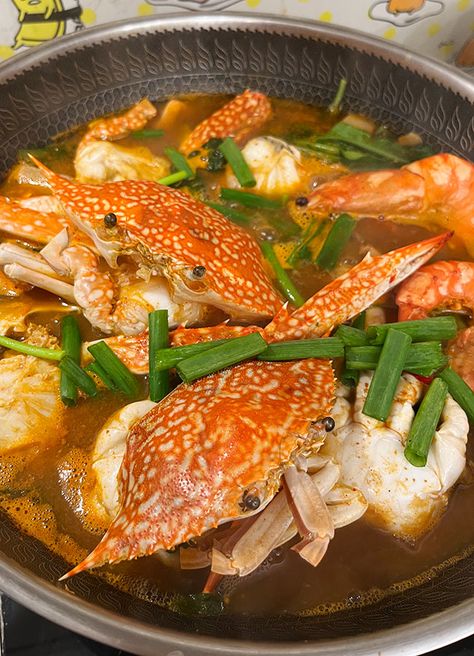 Korean Crab Stew Recipe, Spicy Crab Soup, Korean Crab Stew, Korean Crab Recipes, Crab Stew Recipe, Ramen Ideas, Crab Stew, Korean Crab, Korean Appetizers