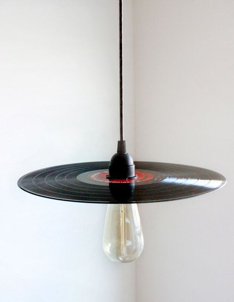 Pendent Lights, Vinyl Record Crafts, Record Crafts, Vintage Industrial Lighting, Diy Lampe, Lighting Chandelier, Farmhouse Pendant Lighting, Hanging Chandelier, Plastic Furniture