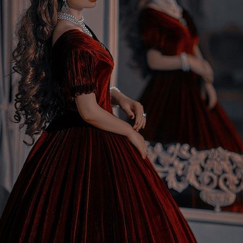 Red Dress Princess Aesthetic, Red Ball Gown Princesses, Victorian Aesthetic Dress, Halloween Ball Gown, Medieval Ball Gown, Red Victorian Dress, Gothic Rococo, Ball Gown Vintage, Ball Gowns Fantasy