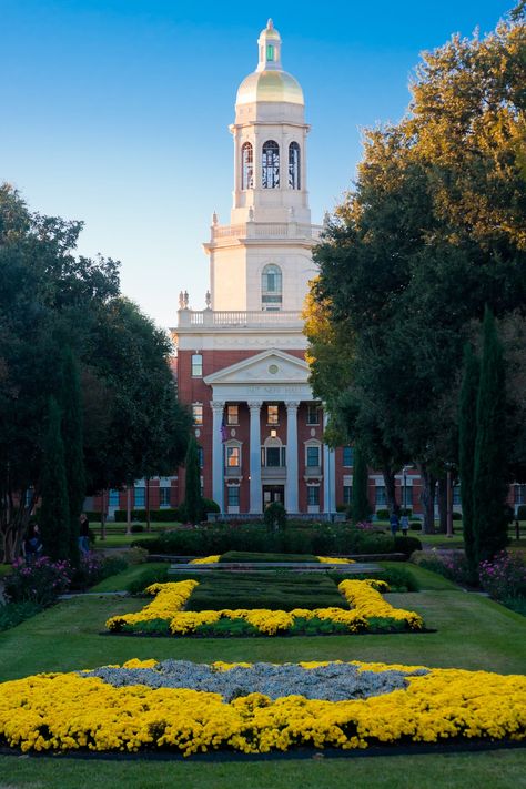 The 50 Most Beautiful College Campuses in America | Condé Nast Traveler Baylor University Logo, Baylor University Campus, Campus Aesthetic, College Wallpaper, College Architecture, College Visit, University Architecture, Georgian Architecture, Neoclassical Architecture