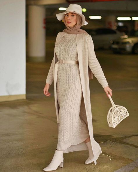 Basic Dress Hijab, Long Cardigan Outfit Hijab, Trendy Outfits Hijab, Hijab Outfit Winter, Dress With Long Cardigan, Dress Hijab Outfit, Cardigan Outfit Hijab, Open Dresses, Dresses With Belts