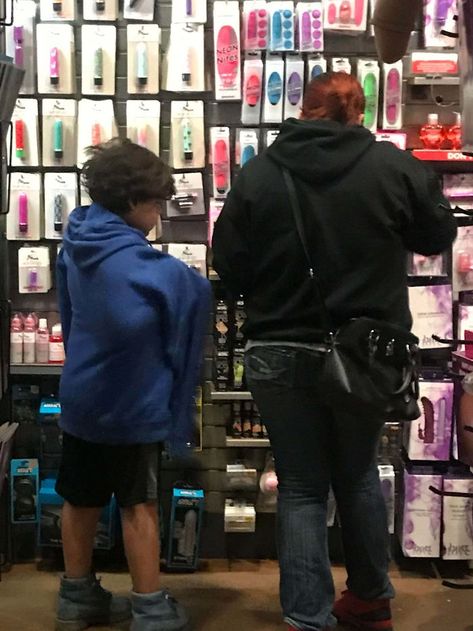 Bringing Your Kid With You To An Adult Toy Shop Adult Toy Store, Server Life, Crown Royal Bags, Awful People, Strangers Online, Rude Customers, Customer Service Jobs, I Have No Words, Rude People