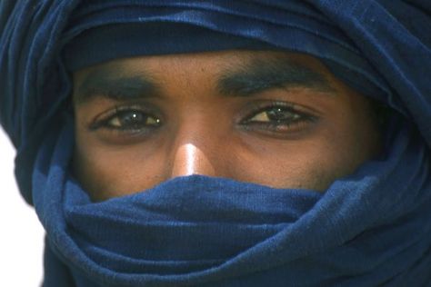 a_bee-tuareg-fezzan-libia (1) Cai Arabi, Tuareg People, Arab Men, African People, Arabian Nights, People Of The World, Beautiful People, Portrait Photography, Persona