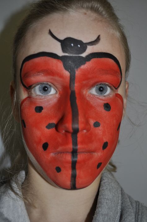 face painting - ladybug Face Paint Inspo Easy, Ladybug Halloween Makeup, Funny Face Paint Ideas, Preshower Makeup, Ladybug Makeup, Ladybug Face Paint, Red Face Paint, Preppy People, Shower Makeup