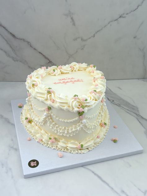 engagement cake with pink rosettes White Vintage Heart Cake, Love Heart Cake, Floral Birthday Cake, Birthday Cake Roses, Bd Cake, Vintage Heart Cake, Floral Cakes, Bento Cakes, Buttercream Decorating