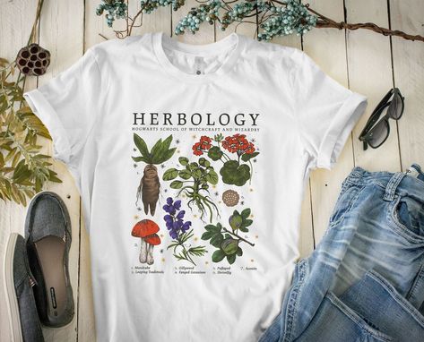 Herbology Hogwarts, Y2k Popstar, Jeans Patchwork, Y2k Summer Outfits, Nature Enthusiast, Crop Pullover, 90s Fashion Grunge, Botanical Shirt, Cottagecore Style