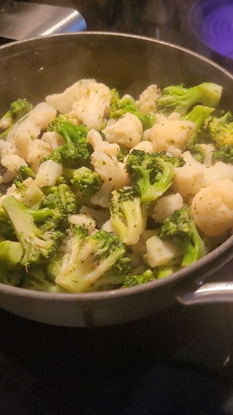 Cauliflower Aesthetic, Cauliflower And Broccoli, Healthy Food Recipe, Broccoli And Cauliflower, Broccoli Cauliflower, Stardew Valley, Cozy Corner, Food Recipe, Aesthetic Food