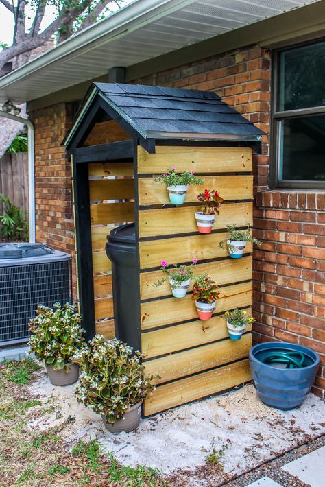 Trash Can Shed, Diy Trash Can, Mini Shed, Pallet Garden Benches, Small Shed, Garden Shed Diy, Small Sheds, Storage Shed Plans, Backyard Shed