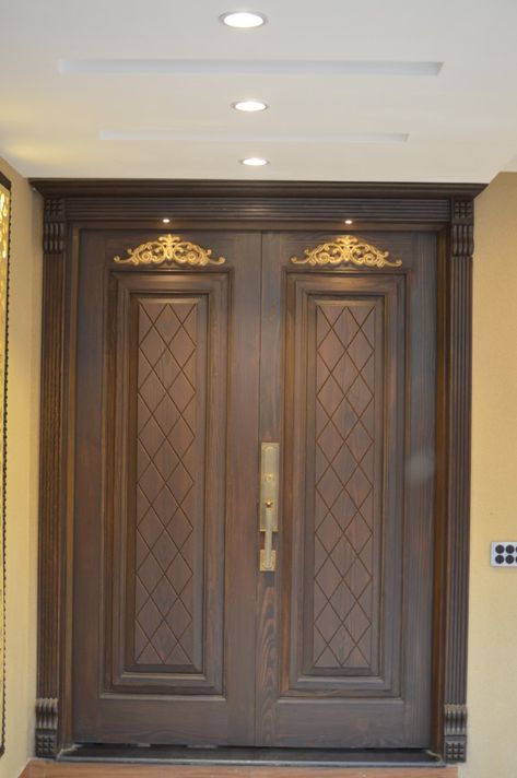 Wooden Door Entrance Double, Mesh Double Door Design Wooden, Teak Wood Double Door Design, Aesthetic Kitchen Design, Wooden Double Front Doors, Indian Main Door Designs, Clocks Aesthetic, Main Door Design Photos, Jalli Design