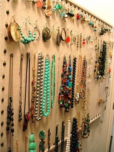 Organize jewelry on a bulletin board :: OrganizingMadeFun.com Cork Board Jewelry, Jewerly Organizer, Cork Boards, Jewelry Wall, Jewelry Organizer Diy, Necklace Organizer, Jewelry Boards, Jewellery Storage, Cork Board