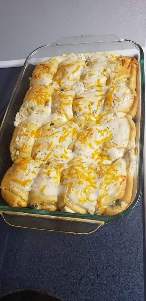 Cresent roll chicken | Cresent Roll Chicken, Cheesy Crescent Rolls, Crescent Chicken, Rolled Chicken Recipes, Chicken Crescent Rolls, Chicken Roll Ups, Chicken And Cheese, Dump Meals, Crescent Roll Recipes