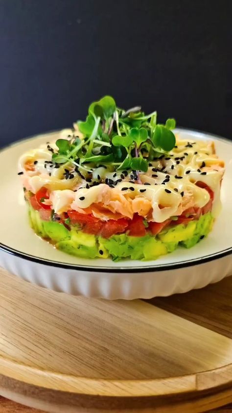 This sushi-inspired appetizer is easy, delicious, and, the best part - low carb! (Via: @katerynascafe) Ingrediants mentioned in comments...😇 Save and follow @KetoDelightsandBites for more easy and healthy keto recipes daily💖 . . #Dinnerideas #avocadorecipe #Avocadiosalad #Smokedsalmon #Salmonrecipe #HomemadeDinner #KetoFriendly #ketolife #ketolifestyle #ketodiet #ketotransformation #ketosis #ketolove #ketomom #ketogirl #ketoconnect #ketoforbeginners #ketogenic #ketoweightloss #ketofastosis Salmon Stack, Avocado Smoked Salmon, Healthy Keto Recipes, Smoked Salmon Salad, Salmon Salad Recipes, Gourmet Food Plating, Healthy Low Carb, Low Carb Appetizers, Healthy Food Dishes