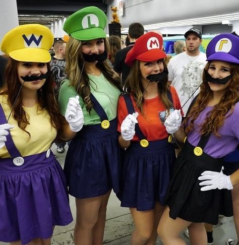 Sorority Halloween Costumes, Sorority Costumes, Super Mario Kostüm, 4 People Halloween Costumes, Carnaval Outfit, Mario Costume, Popular Halloween Costumes, Costume Carnaval, Cute Group Halloween Costumes