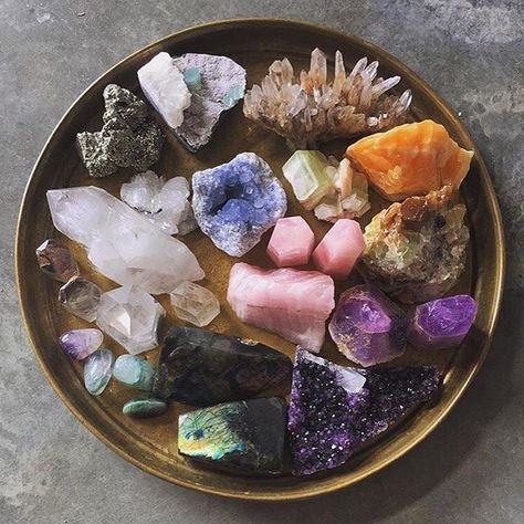 LunasAngel♡ Deco Zen, Crystal Vibes, Crystal Aesthetic, Crystal Magic, Gems And Minerals, Crystals Minerals, Rocks And Minerals, New Age, Healing Stones