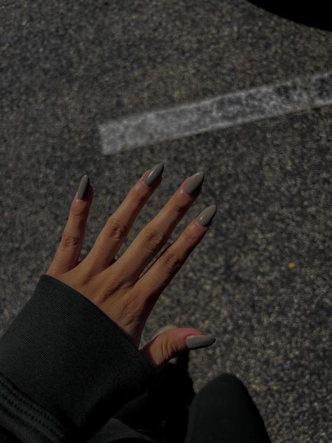 gray nails, clean look, aesthetic, almond shape Grey Almond Acrylic Nails, Nails Clean Look, Grey Almond Nails, Neutral Nails Acrylic, Nails Clean, Cute Nail Colors, Nail Color Combos, Clean Look, Gray Nails