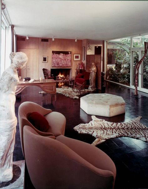 The Menil House - Minnie Muse Charles James Beyond Fashion, Creative Office Furniture, Philip Johnson Glass House, 80s Interior Design, 80s Interior, Retro Interior Design, Philip Johnson, Charles James, Retro Interior