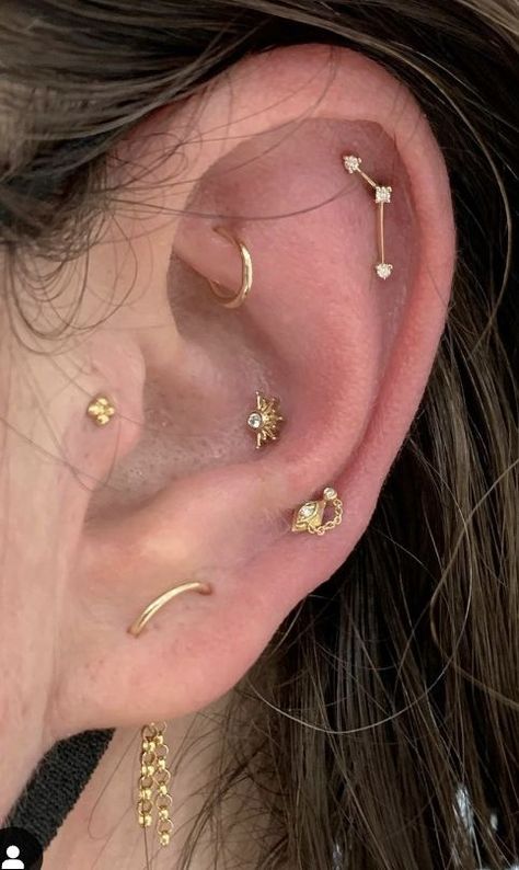 Piercing Placement Chart, Ear Piercing Placement, Styled Ear Piercings, Piercing Inspo Ear, Piercing Placement, Men Piercing, Ear Piercing Chart, Double Ear Piercing, Cute Piercing