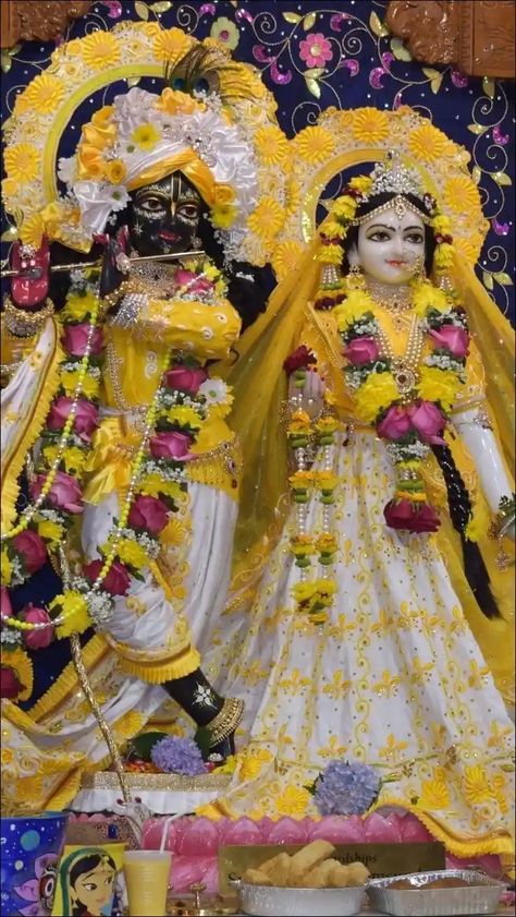 Beautiful Radha Krishna Images, Vrindavan Photography Pictures, Photos Of Ganesha, Radhe Krishna Wallpapers, Dp Photos, Krishna Drawing, Shree Krishna Wallpapers, Hanuman Photos, Hanuman Pics