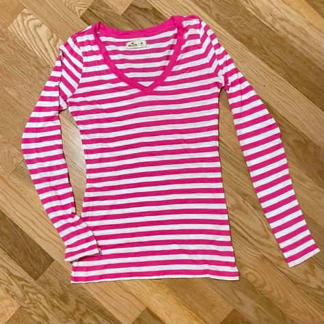 Hollister Stripped Long Sleeve Shirt Size Medium. Pink & White Stripped V Neck Long Sleeve. In Great Condition. Never Worn. Clothing Folds, Country Jeans, Mock Neck Shirt, Light Pink Shorts, Girly Girl Outfits, 2000 Fashion, Grey Polo Shirt, Y2k Clothes, Karate Kid