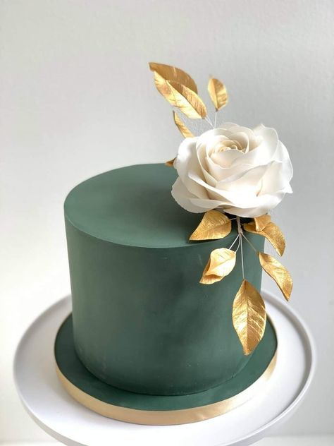 Birthday Cake For Women Simple, Gold And White Cake, Green Birthday Cakes, Cake Roses, Tiny Cakes, Birthday Cake For Him, Wafer Paper Cake, Elegant Birthday Cakes, Beer Cake