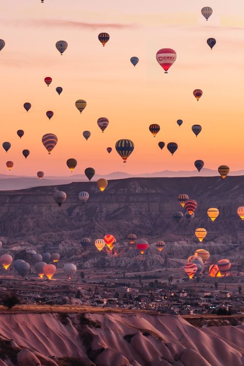 Cappadocia Turkey, Tapeta Galaxie, Travel Wallpaper, Turkey Travel, Hot Air Balloons, Air Balloons, Jackson Hole, Jolie Photo, Survival Kit