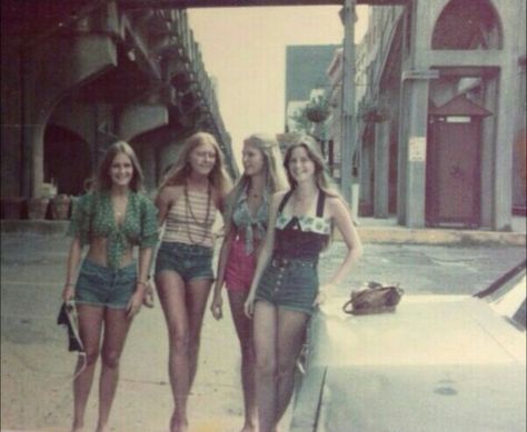 1970's 1970s Summer, 70s Photos, 70s Vintage Fashion, 60s 70s Fashion, 60s And 70s Fashion, 70s Women, 70s Inspired Fashion, 70s Outfits, Seventies Fashion