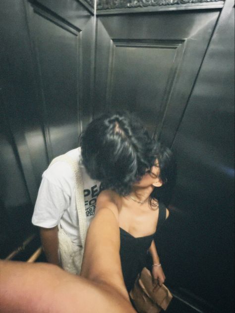 Elevator Kiss, Pics Ideas, Kiss, Mirror Selfie, Quick Saves