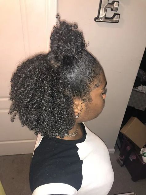 49 Afro Hairstyles for the Afrocentric Naturalista – Svelte Magazine Half Up Half Down Bun Natural Hair, Half Up Half Down Wash And Go, Knot Bun Hairstyles, Short Layered Hairstyles, Cute Natural Hairstyles, 4a Hair, Natural Hair Goals, Knot Bun, Hairstyles Straight