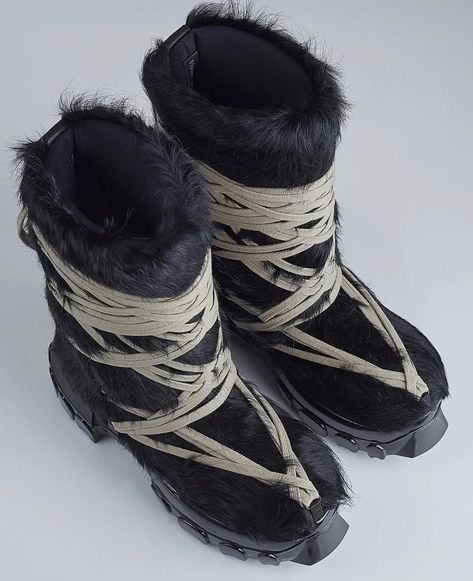 Outfits With Rick Owens, Rick Owens Aesthetic, Fur Boots Outfit, Rick Owens Boots, Rick Owens Shoes, Lace Socks, Sorel Winter Boot, Silver Shoes, Fur Boots