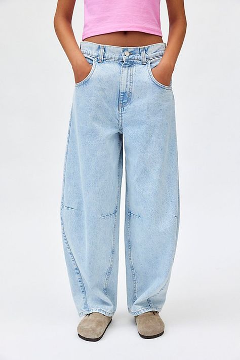 BDG jean in a baggy silhouette made modern with seam detailing down the legs. Designed in classic, rigid denim with a mid-rise waistline, 5-pocket styling and a BDG patch at the back. Only at Urban Outfitters. Features BDG Rih baggy mid rise jean Slouchy jean Rigid non-stretch denim Mid-rise waistline Seam detailing at the knees Oversized back pockets Baggy barrel leg fit Full length 5-pocket styling Zip-fly and button closure UO exclusive Content + Care 100% Cotton Machine wash Imported Size + Cheap Casual Jeans By Urban Outfitters, Wide Leg Jeans Curta, Cheap Urban Medium Wash Bottoms, Mom Jeans Size 8, Cheap Urban Mid-rise Jeans, Lighter Wash Mom Jeans, Hemed Jeans, Min Jeans, Lightwash Mom Jeans