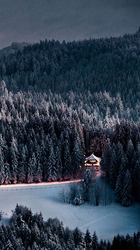 Winter Snow Forest Chalet Retreat #iPhone #7 #wallpaper Photography Places, Black Forest Germany, Winter Iphone, Iphone Wallpaper Winter, Snowy Night, The Black Forest, Snow Forest, Luxury Cabin, Forest Wallpaper